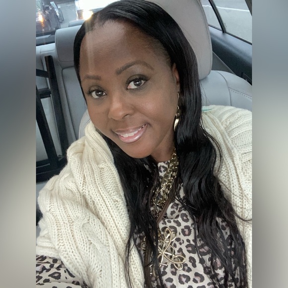 🎤MEET YOUR POSHER LIVE  🛍️ ❤️ LIKE TO BE NOTIFIED FOR MY LIVES. - Picture 5 of 13